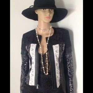 Long double  pearl necklace large CC logo box